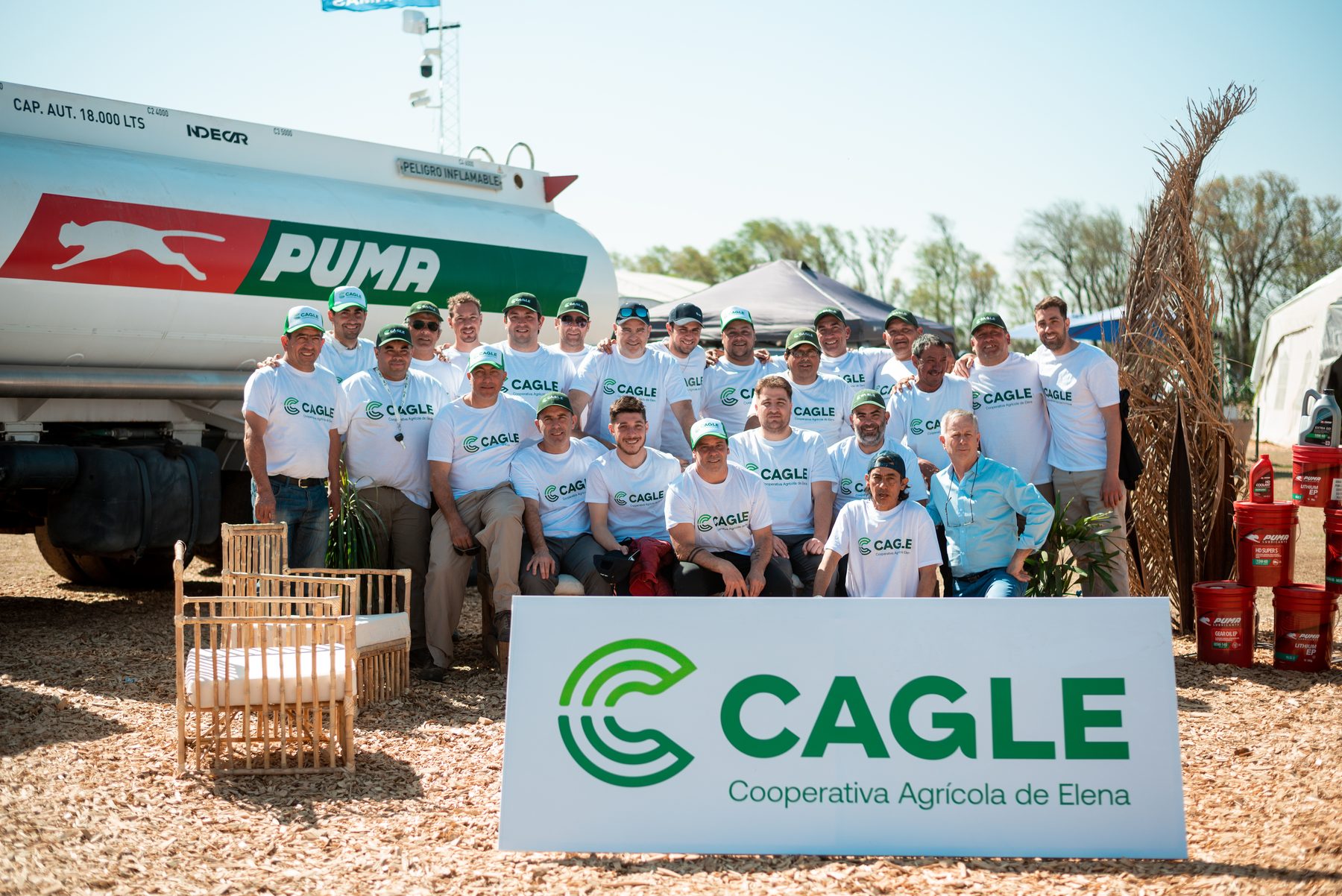 Equipo CAGLE junto a la comunidad